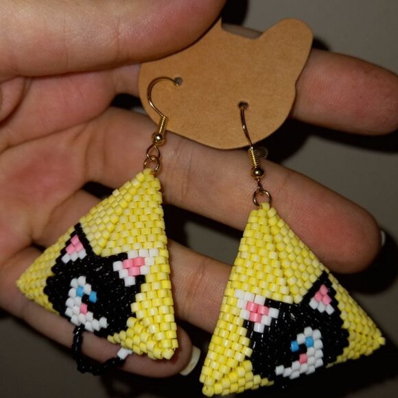🐾✨ Meet Thomas the Cat – Handmade Beaded Earrings ✨🐾 - Picture 2 of 3
